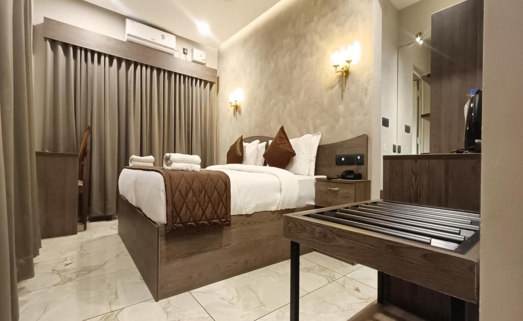 Junior AC Suite