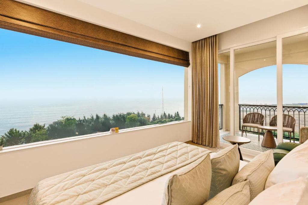 Grand Ocean View Room