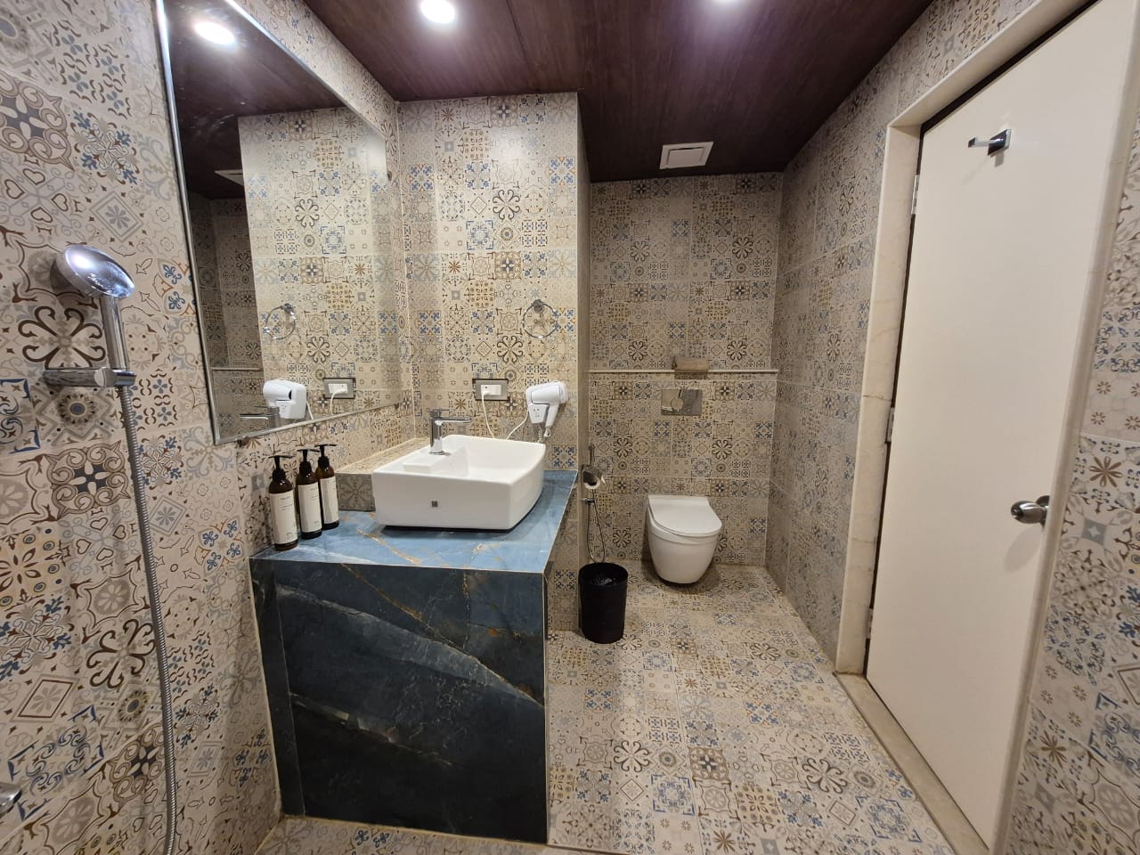 Azara Pent House Suite Room
