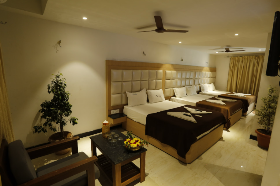 Deluxe 6 bedded Ac Room