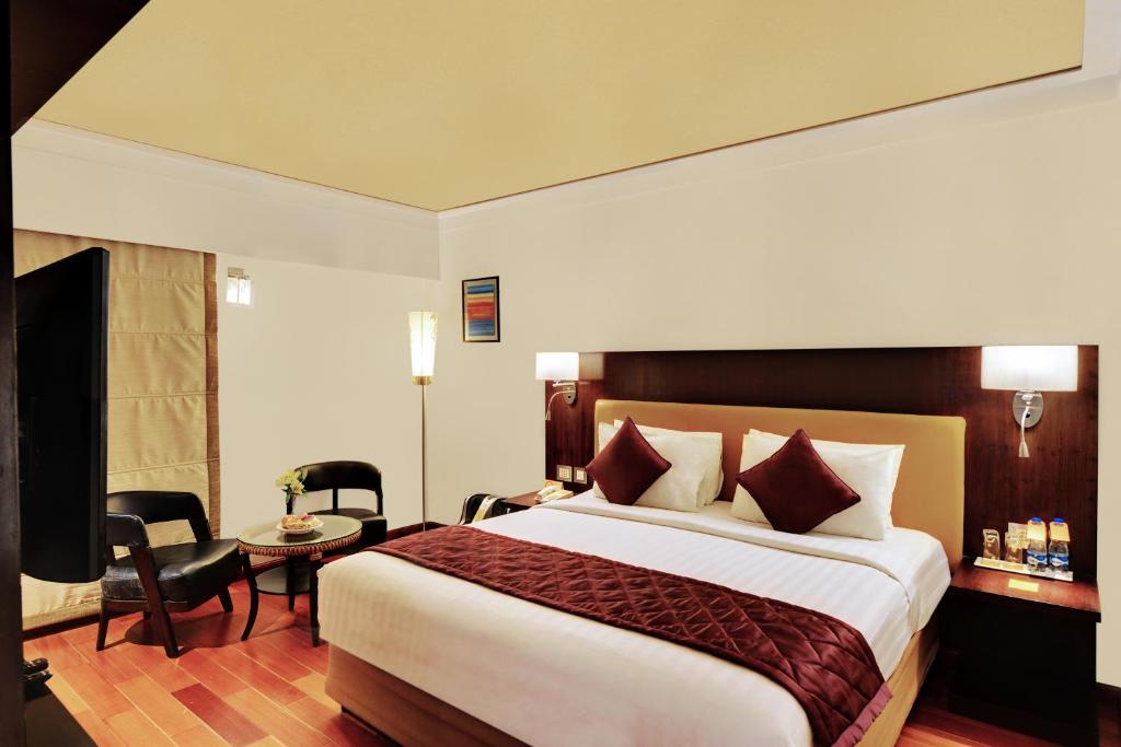 Club Iris Single Room