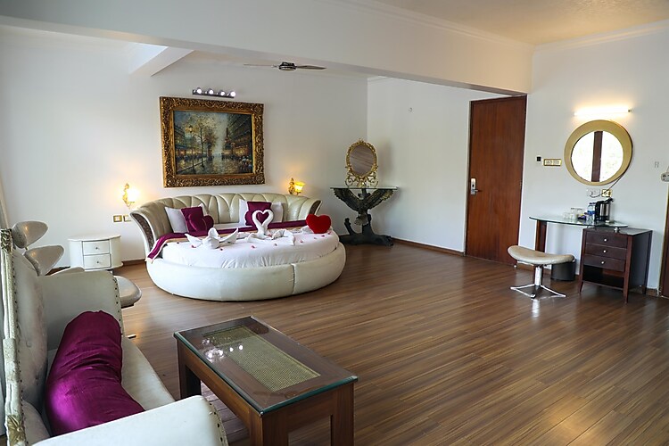 Honeymoon Suite