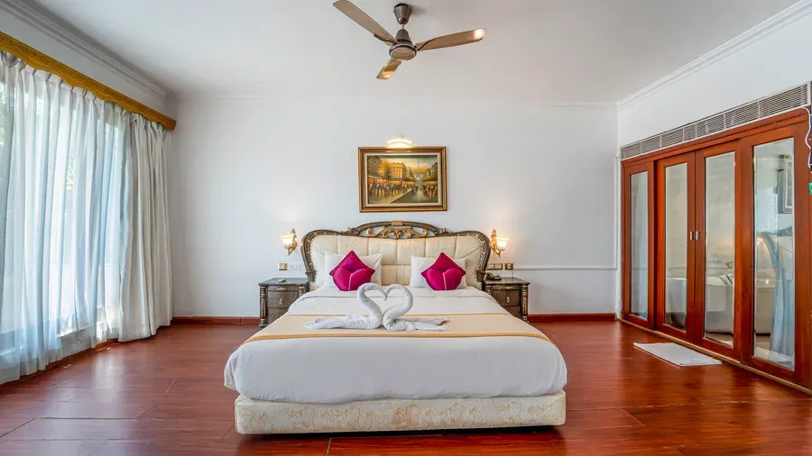Honeymoon Suite