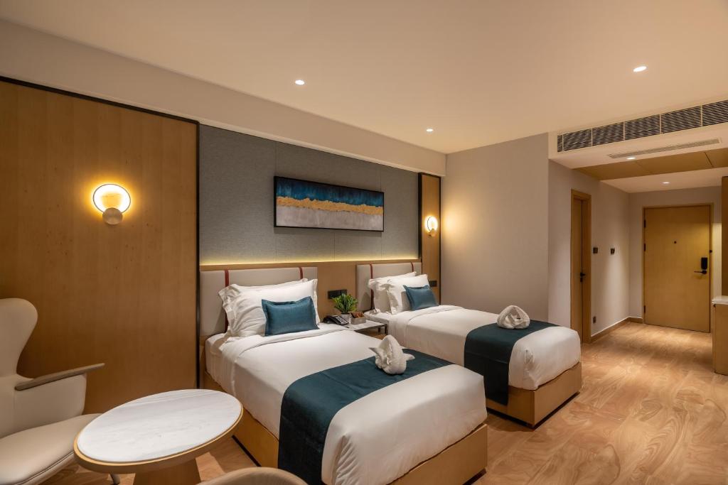 Club Twin Bed Room