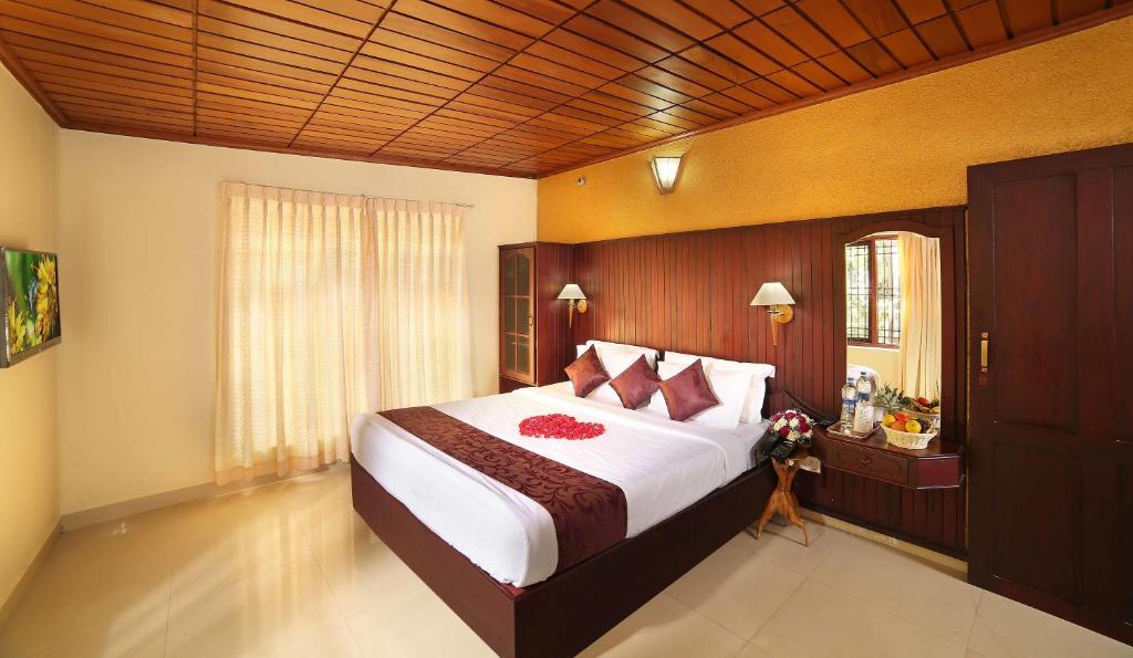 SUPERIOR ROOM